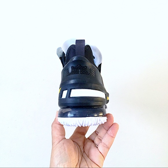Nike LeBron 18 Basketball Shoes - Picture 5 of 7